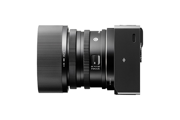 Sigma BF mit Objektiv in schwarz.
